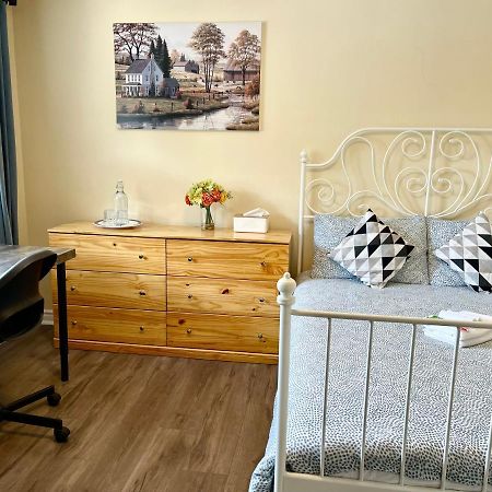 Perfect Home-Private Washrooms,Free Parking,High Speed Net Τορόντο Εξωτερικό φωτογραφία